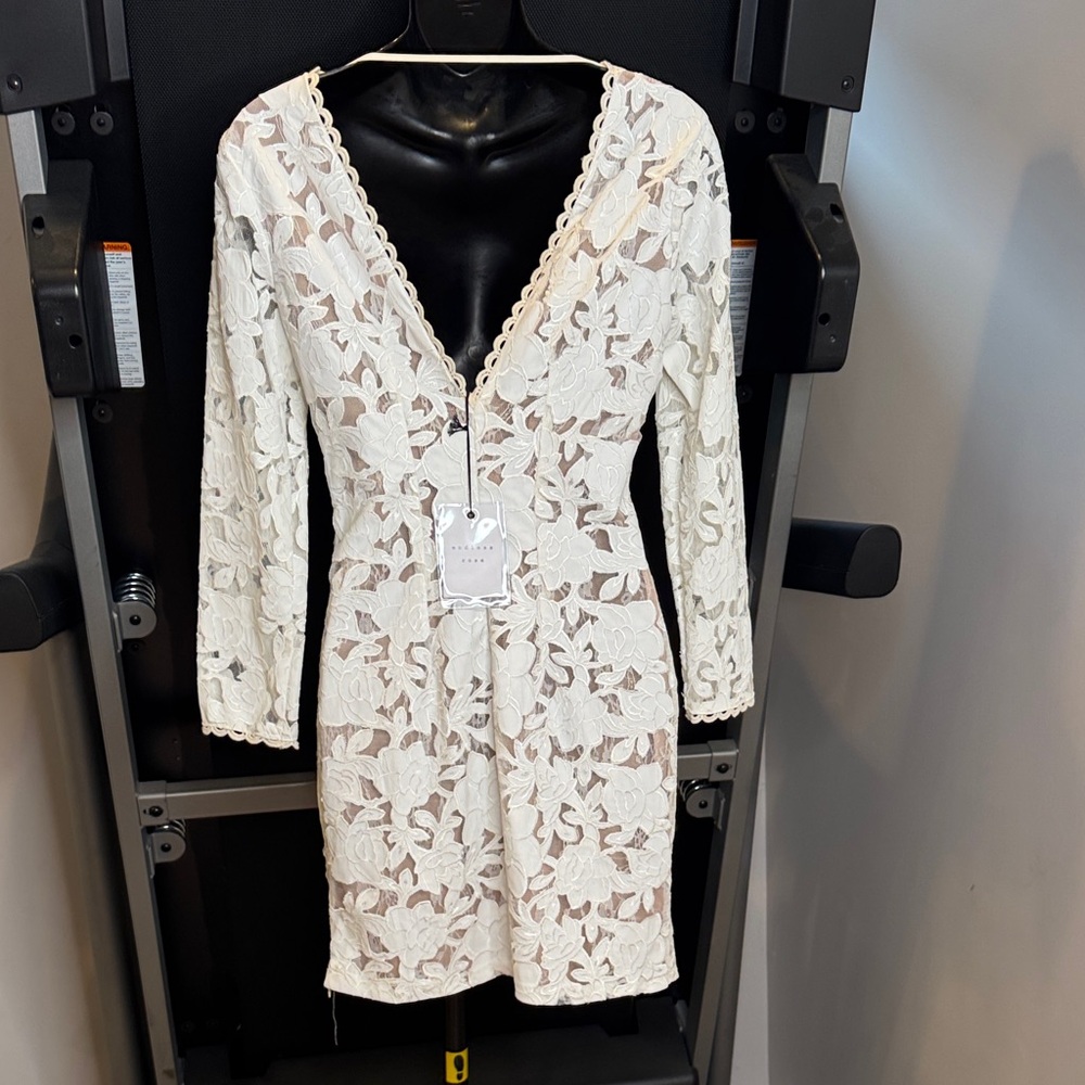 Endless Rose White Floral Lace Long Sleeve Dress - Picture 2 of 4